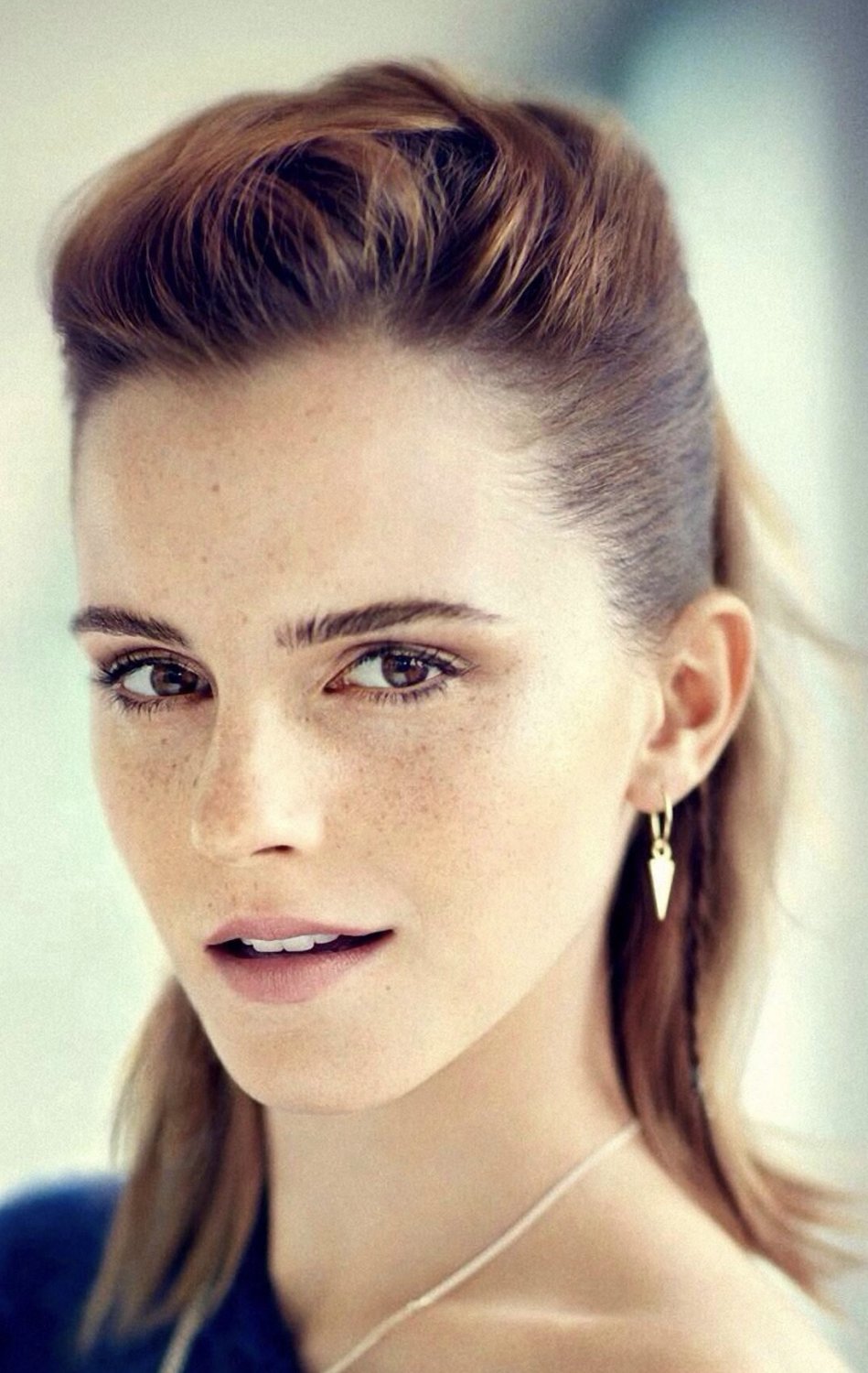 DIDQzZ2j Emma Watson cum tribute facial 01.jpg